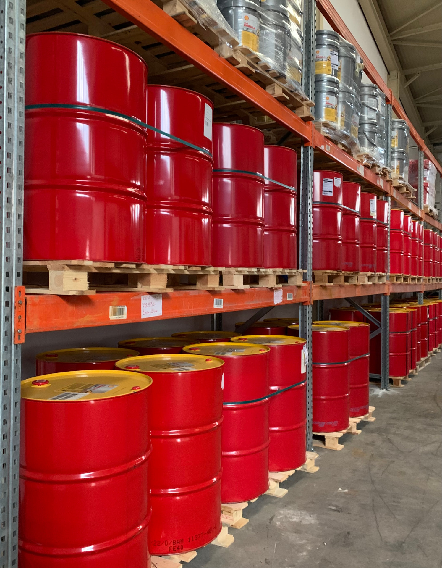 Η αποθήκη μας με βαρέλια λιπαντικών Shell